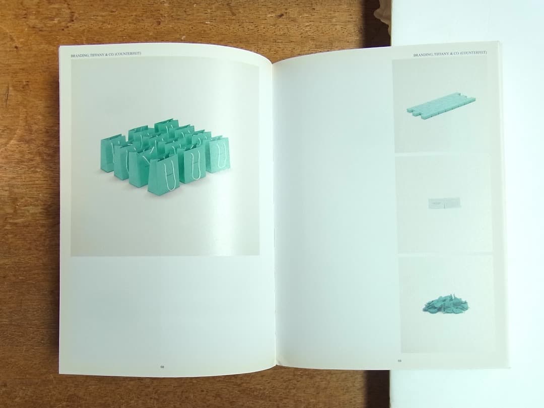 Taryn Simon Contraband／2010年初版 タリン・サイモン