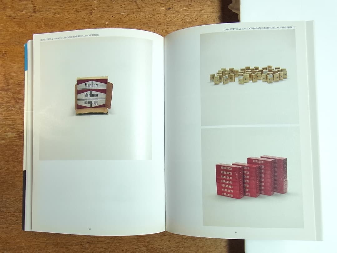 Taryn Simon Contraband／2010年初版 タリン・サイモン