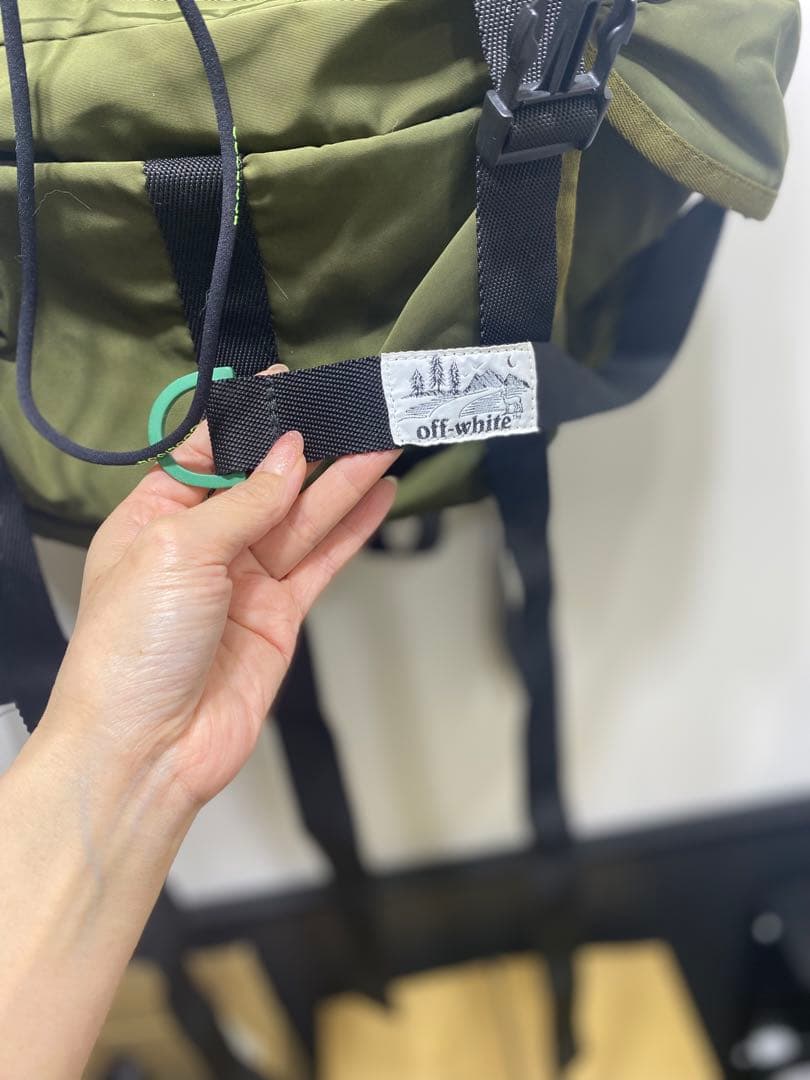 オフホワイト　マルチポケットパックバック