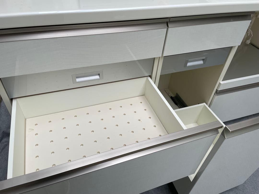 ユキンコ　パモウナ　キッチンボード　食器棚