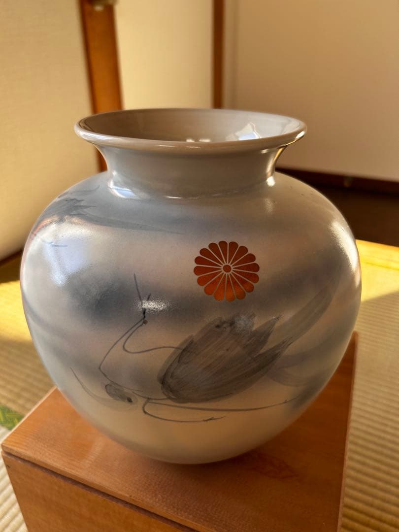 九谷焼　菊の御門と青白い鳥の絵柄