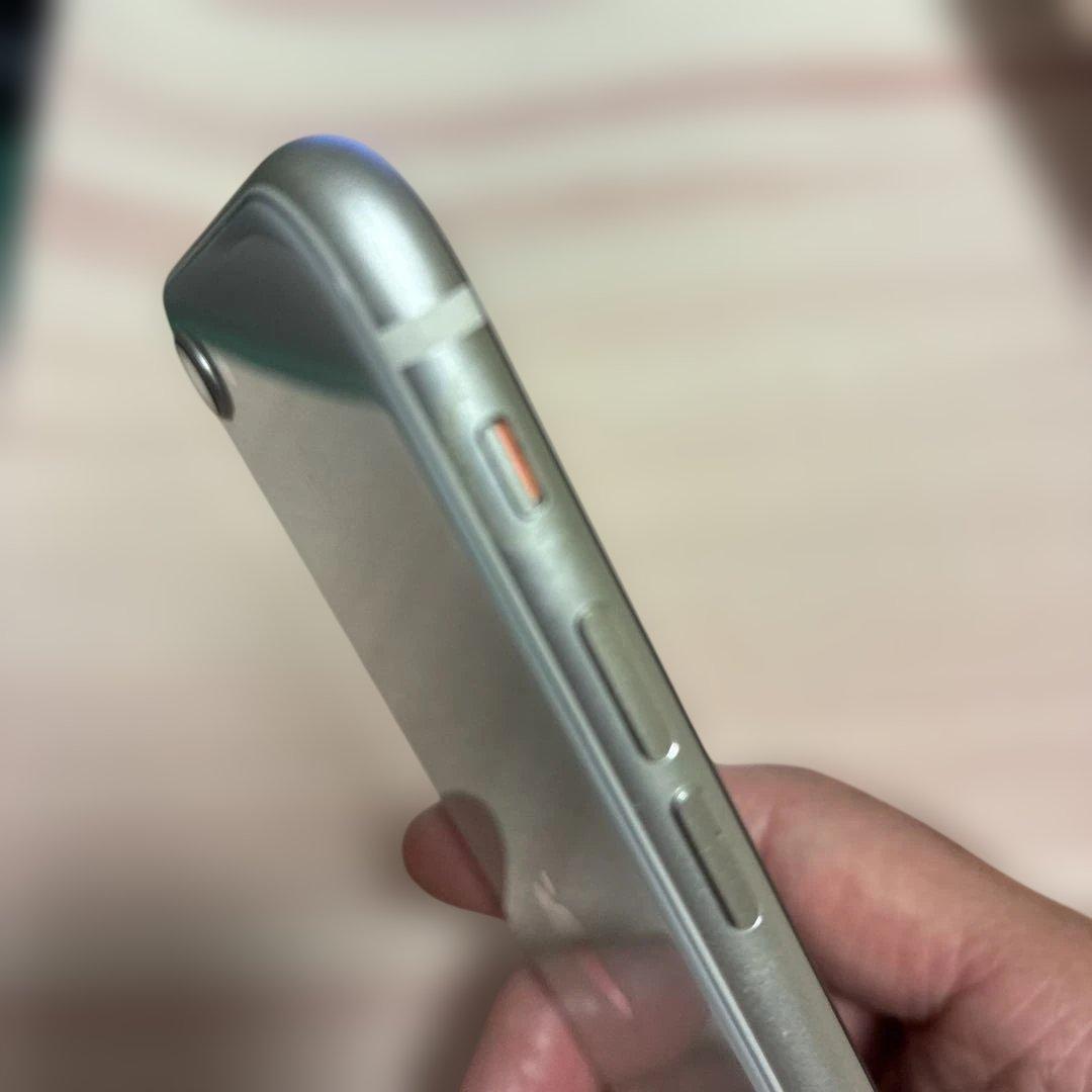 iPhone SE 第3世代　ホワイト　64GB 美品