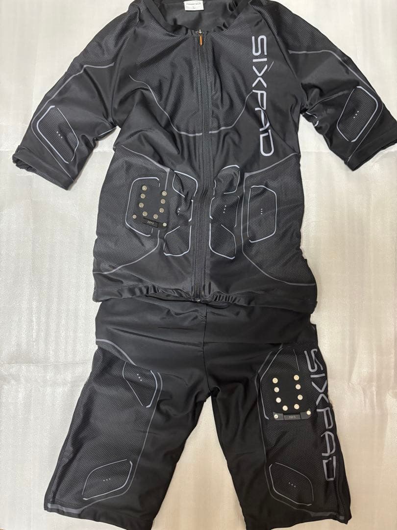 【美品】SIXPADパワースーツ　上下セット レディース　Lサイズ