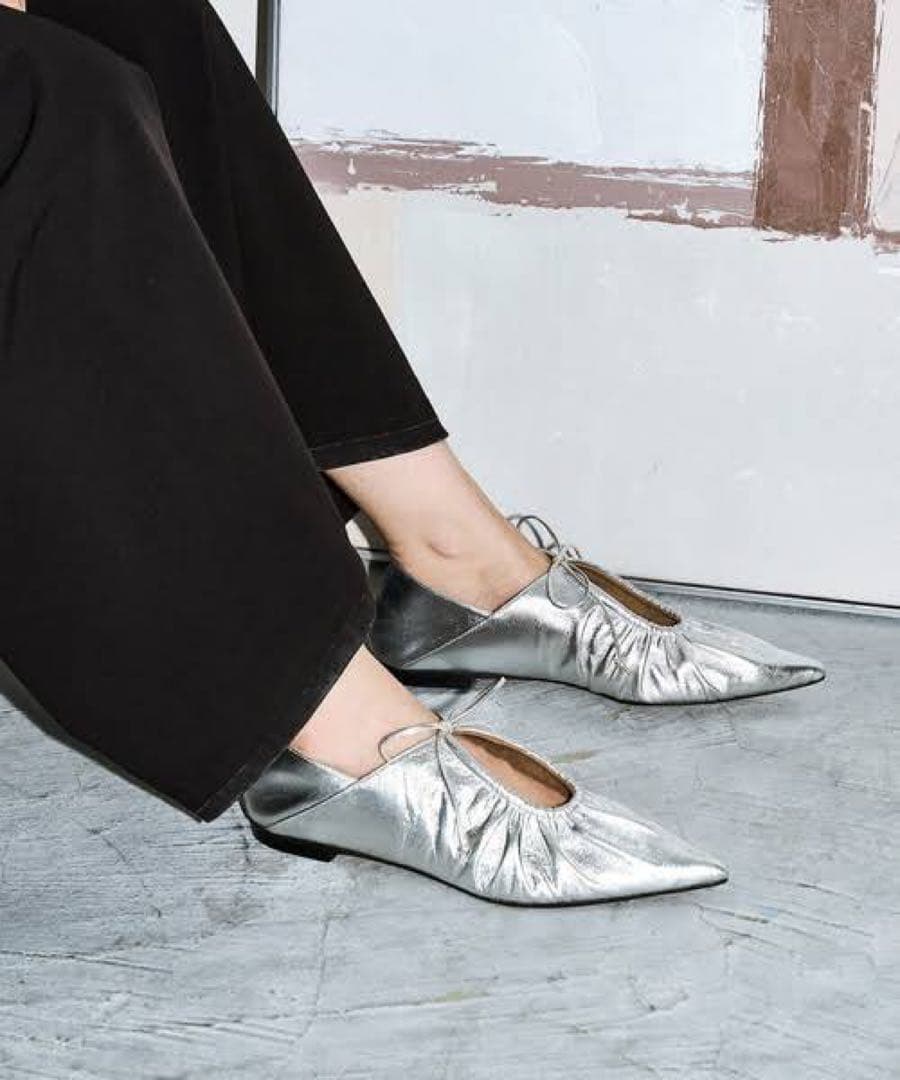 MIDORI UEEDA×GRISEレザーポインテッドギャザーバブーシュ