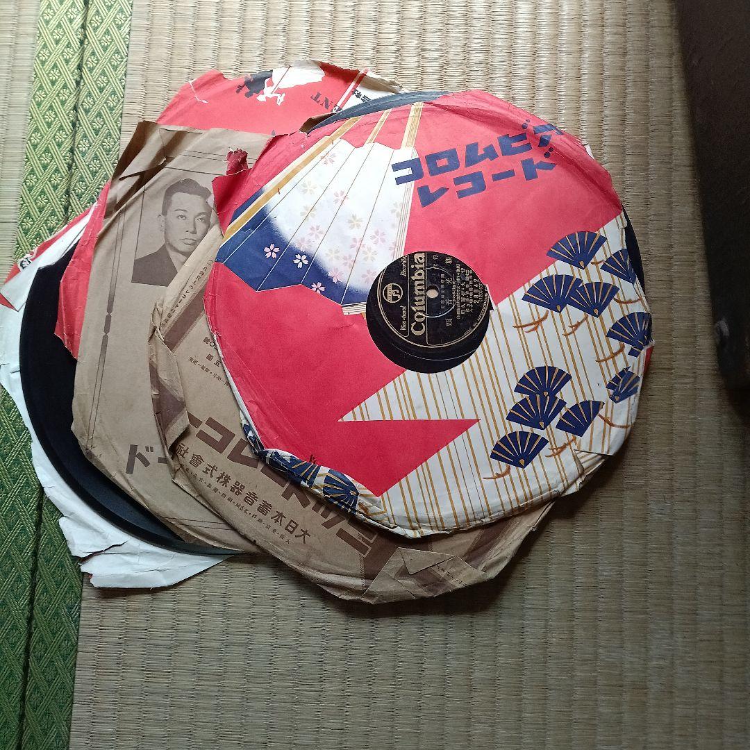 大分古いコロンビアの蓄音機です。