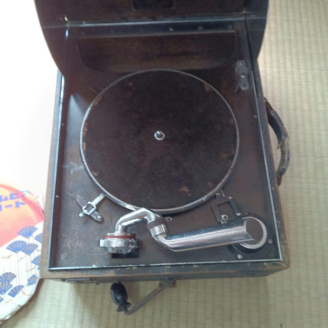 大分古いコロンビアの蓄音機です。