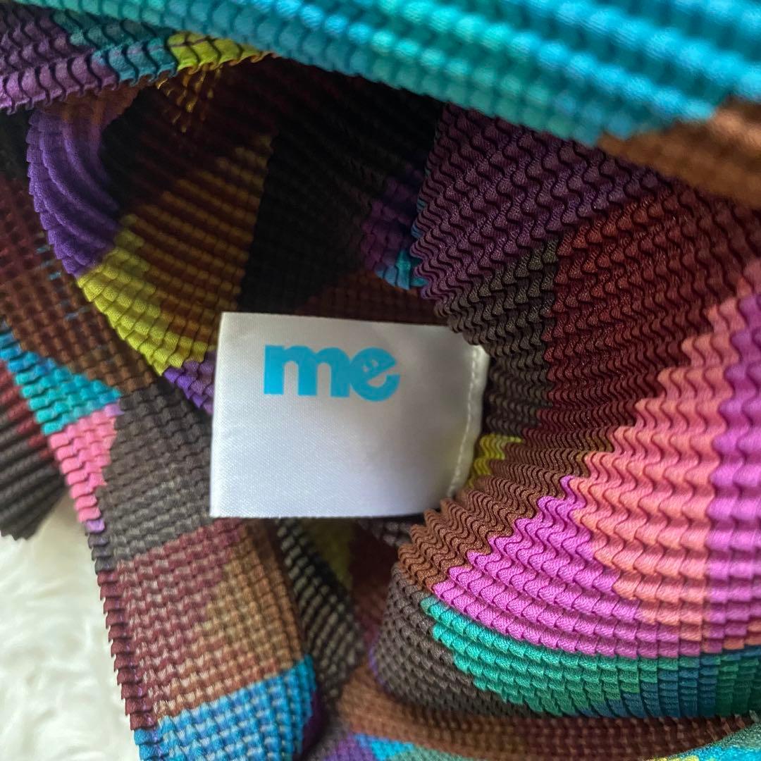 ピーリック■me　イッセイミヤケ　プリーツ　ハイネック　幾何学　総柄