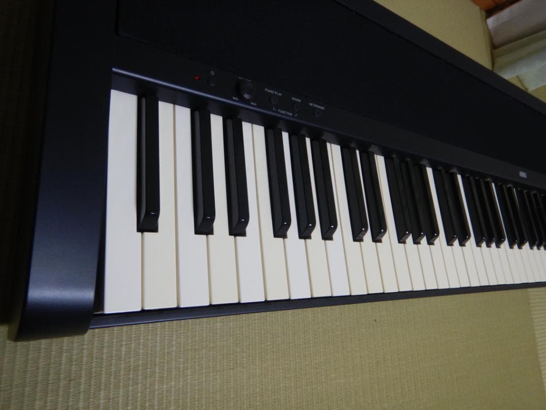 KORG　B1　2017製電子ピアノ　デジタルピアノ　ヘッドホン付き