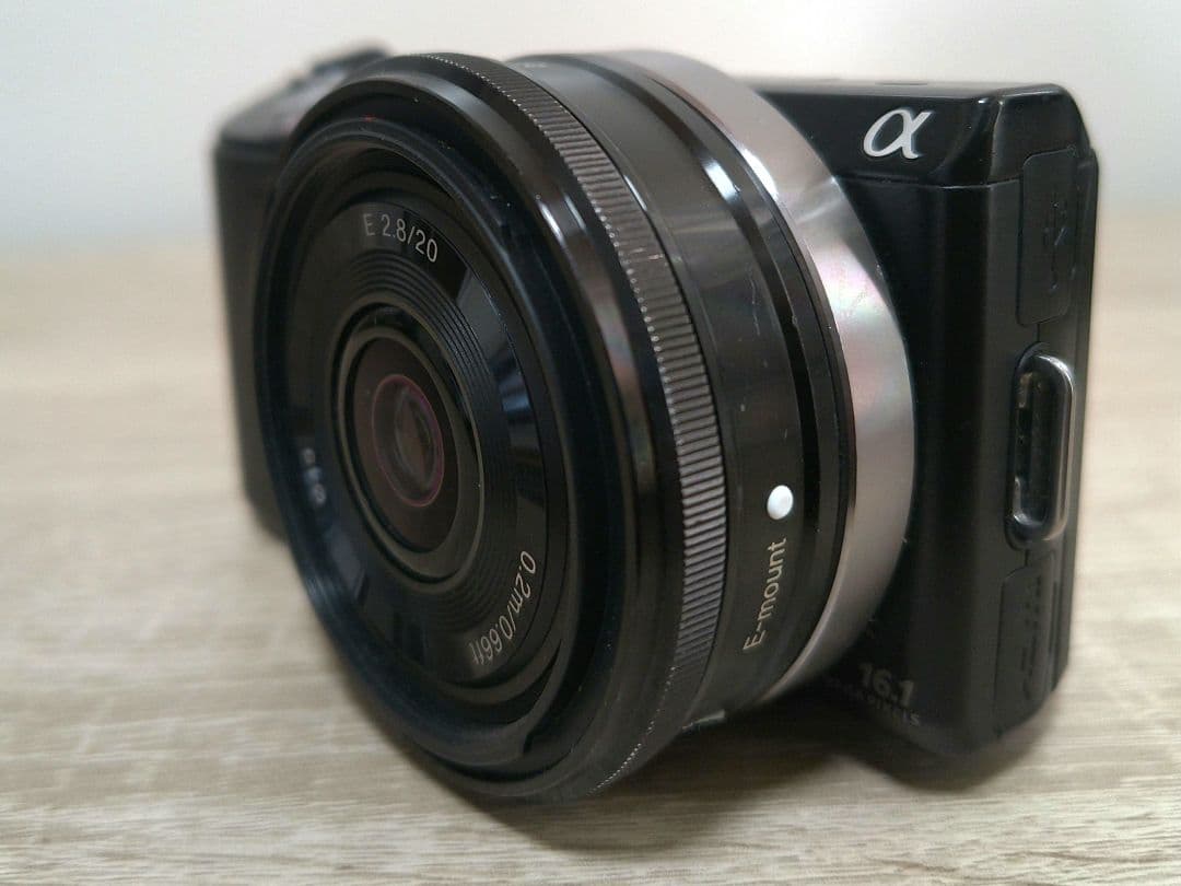 SONY E 2.8/20 単焦点レンズ カメラボディはオマケでお付けします