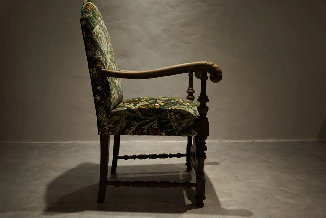 イギリスアンティーク　アームチェア　ヴィクトリアン様式WilliamMorris