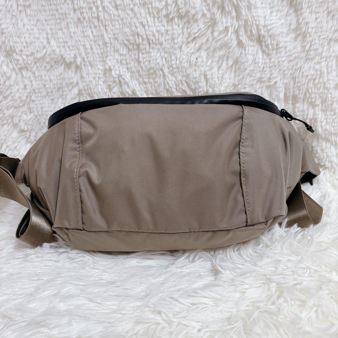 イアパピヨネ　ボディバッグ　ベージュ　即日発送