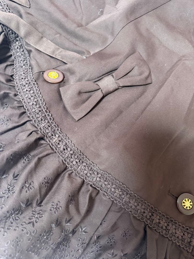 リズリサダークブラウン フリル付きポンチョ