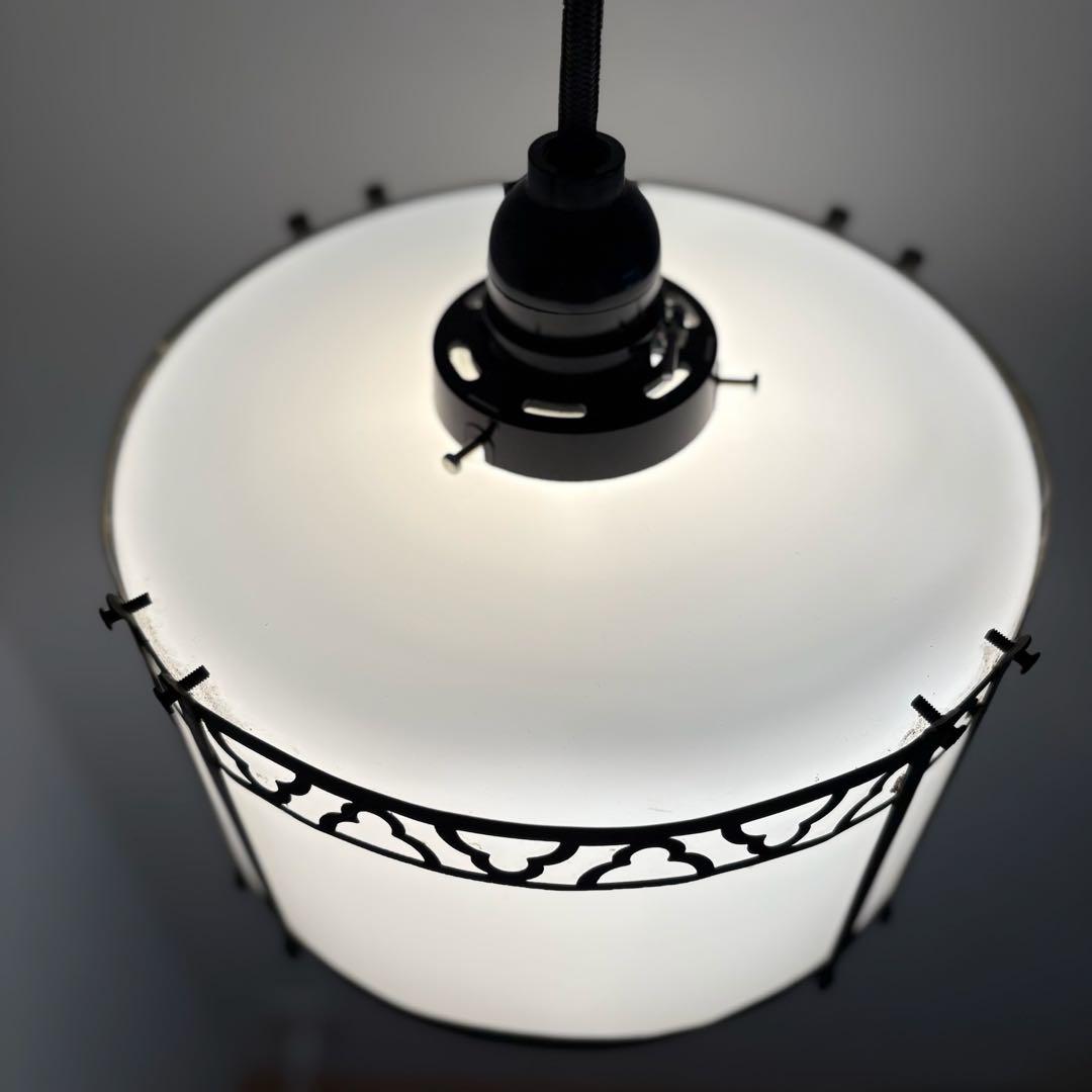 昭和レトロ 金属製飾枠 乳白ガラス ミルクガラス ペンダントライト 電笠 電傘