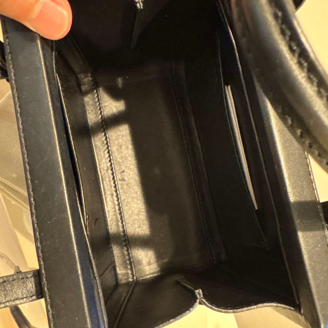 LOEWE ブラック レザー ショルダーバッグ