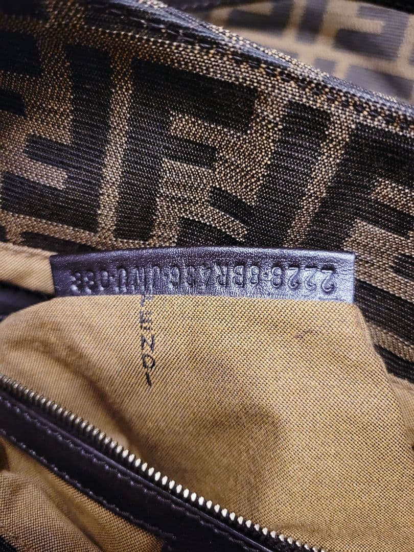 お値下げ！！FENDI フェンディ 金チャーム ズッカ柄