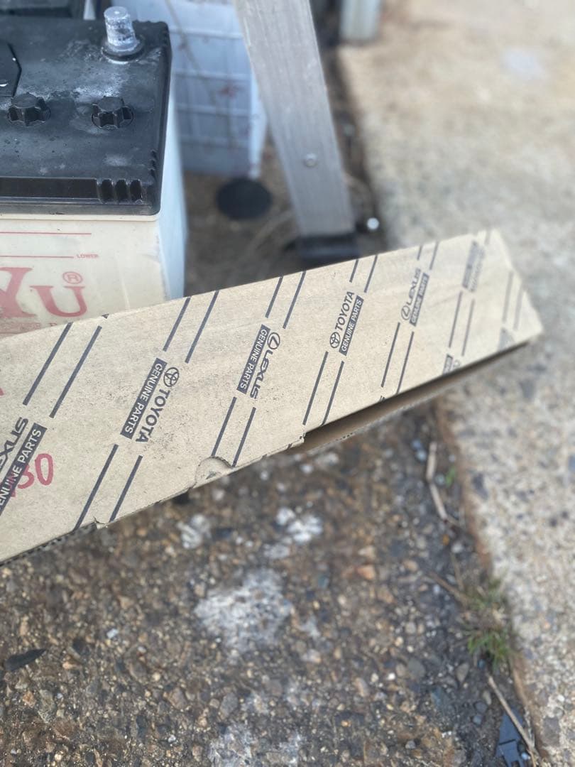 ヴィッツ　ロアグリルガーニッシュ　純正　トヨタ