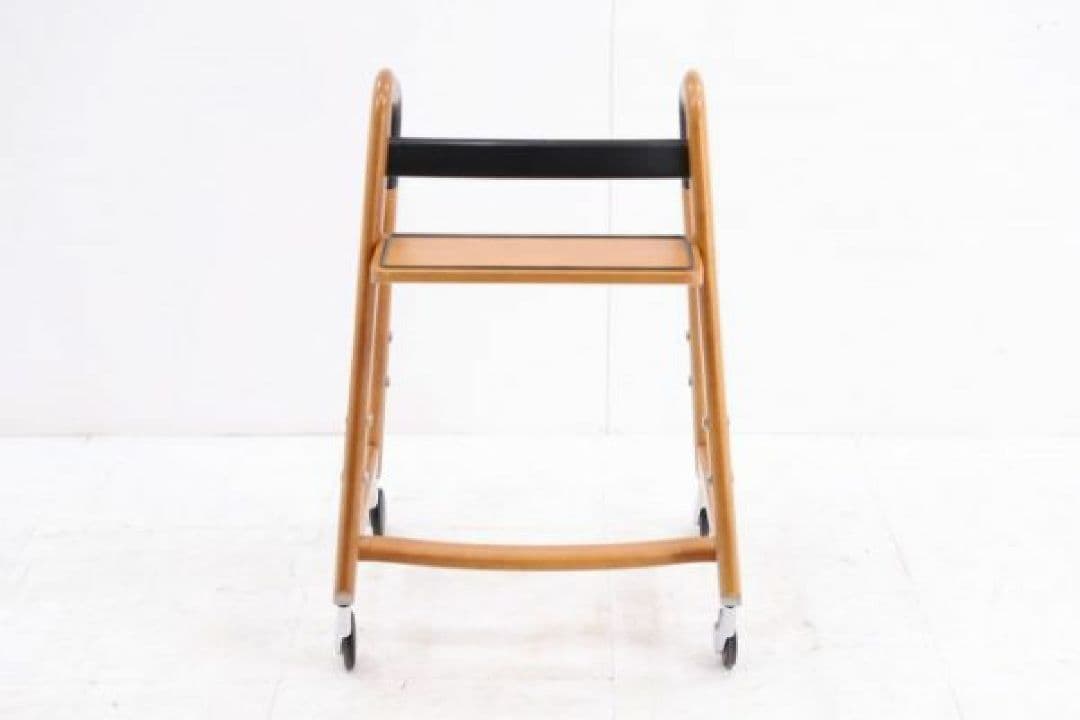 歩行補助車 ポコ・ア・ポコ 株式会社カンディハウス札幌