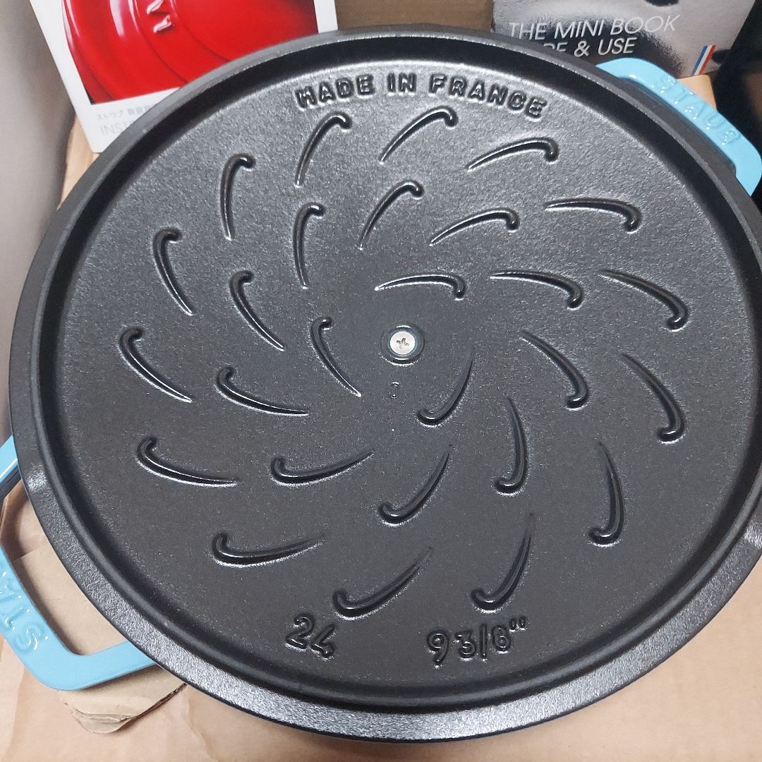 ストウブ　フルールドリス　24㎝　サックスブルー