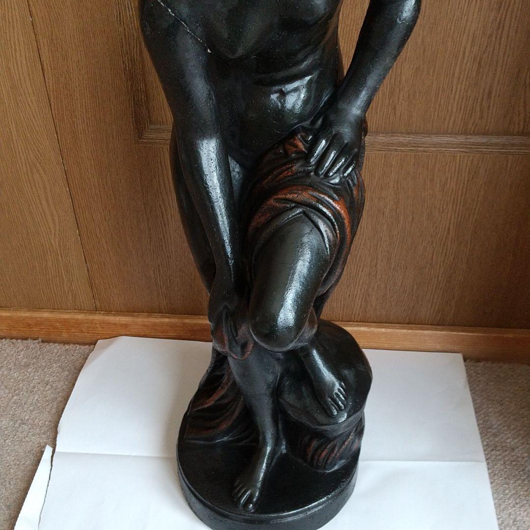 昭和レトロ女神の銅像