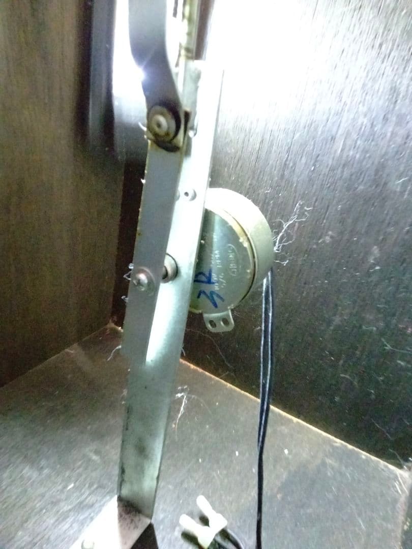 煙突から顔をのぞかせるサンタクロース　サンタ　クリスマス　ディスプレイ