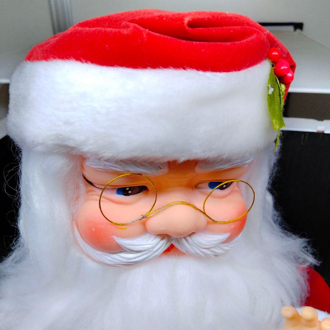 煙突から顔をのぞかせるサンタクロース　サンタ　クリスマス　ディスプレイ