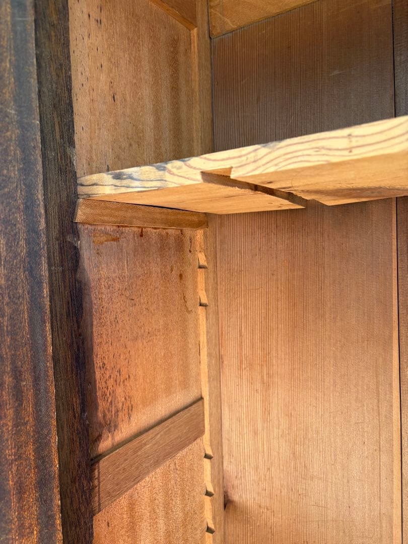 木製ヴィンテージキャビネット アーチガラス扉付き