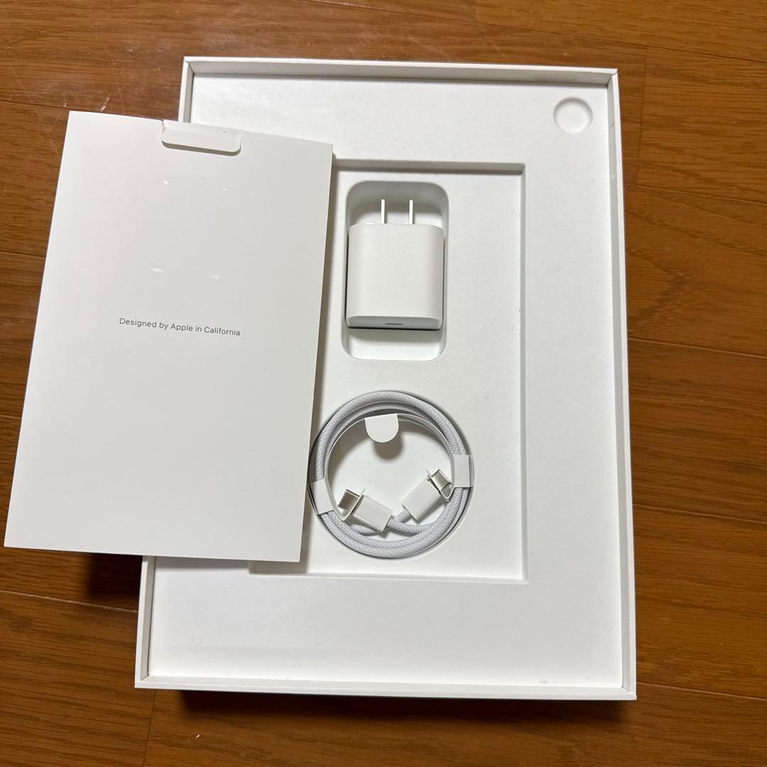 iPad 10(第10世代)Wi-Fi 64GB フィルム貼付済み 充電器付き