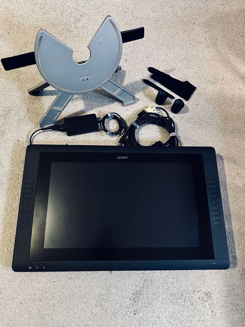 WACOM Cintiq 22HD DTK2200 本体と付属品