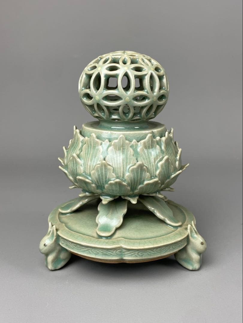 韓国人間国宝 柳海剛 共箱付 高麗 兎脚 三足香炉 青磁 透彫七宝文高麗翡色