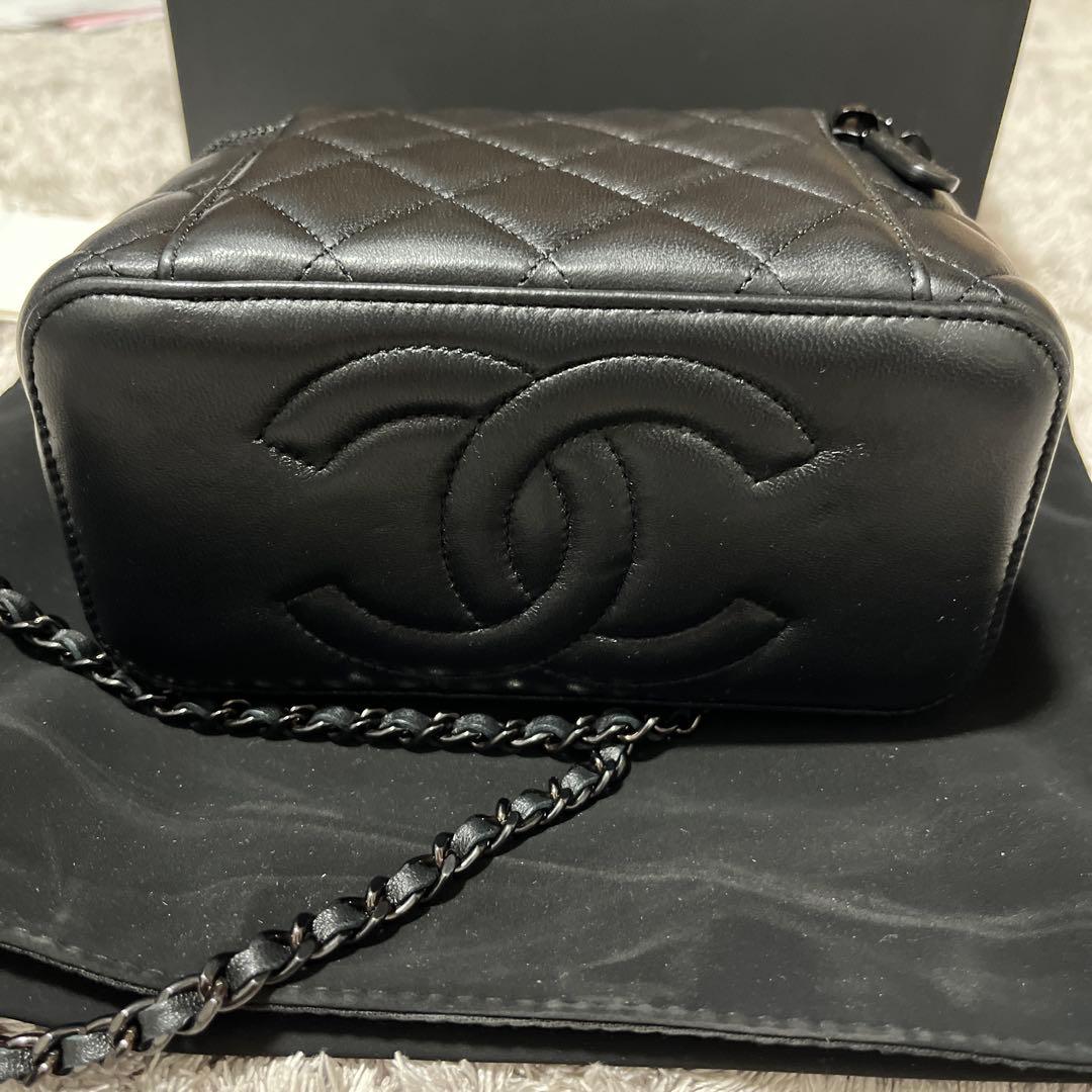 CHANEL シャネル　バニティ　ショルダーバッグ　ラムスキン