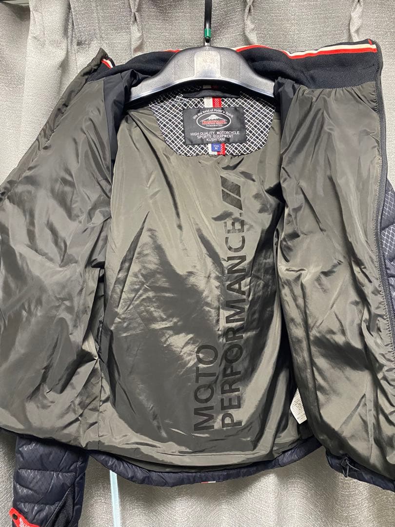 【メルカリ祭　限定値下げ中】クシタニ　アロフトジャケット　グレー　Mサイズ