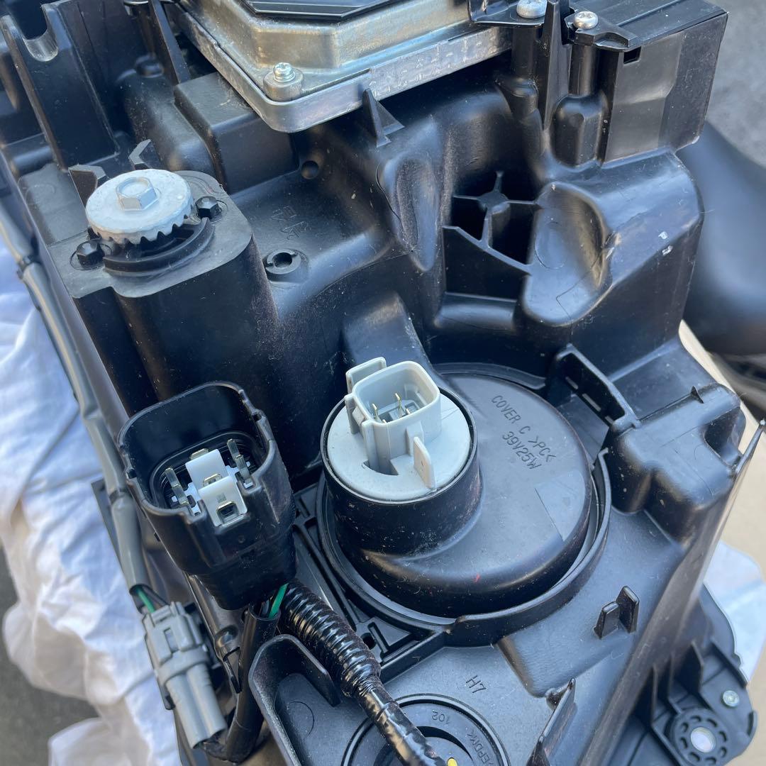 日野自動車プロフィア左F rヘッドライト LED クリア