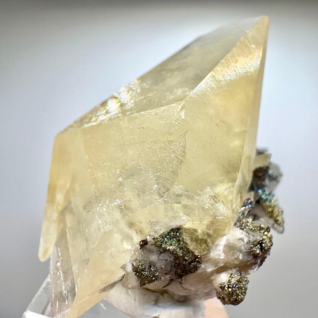 579 中国安徽省黄山市産　カルサイト&パイライト