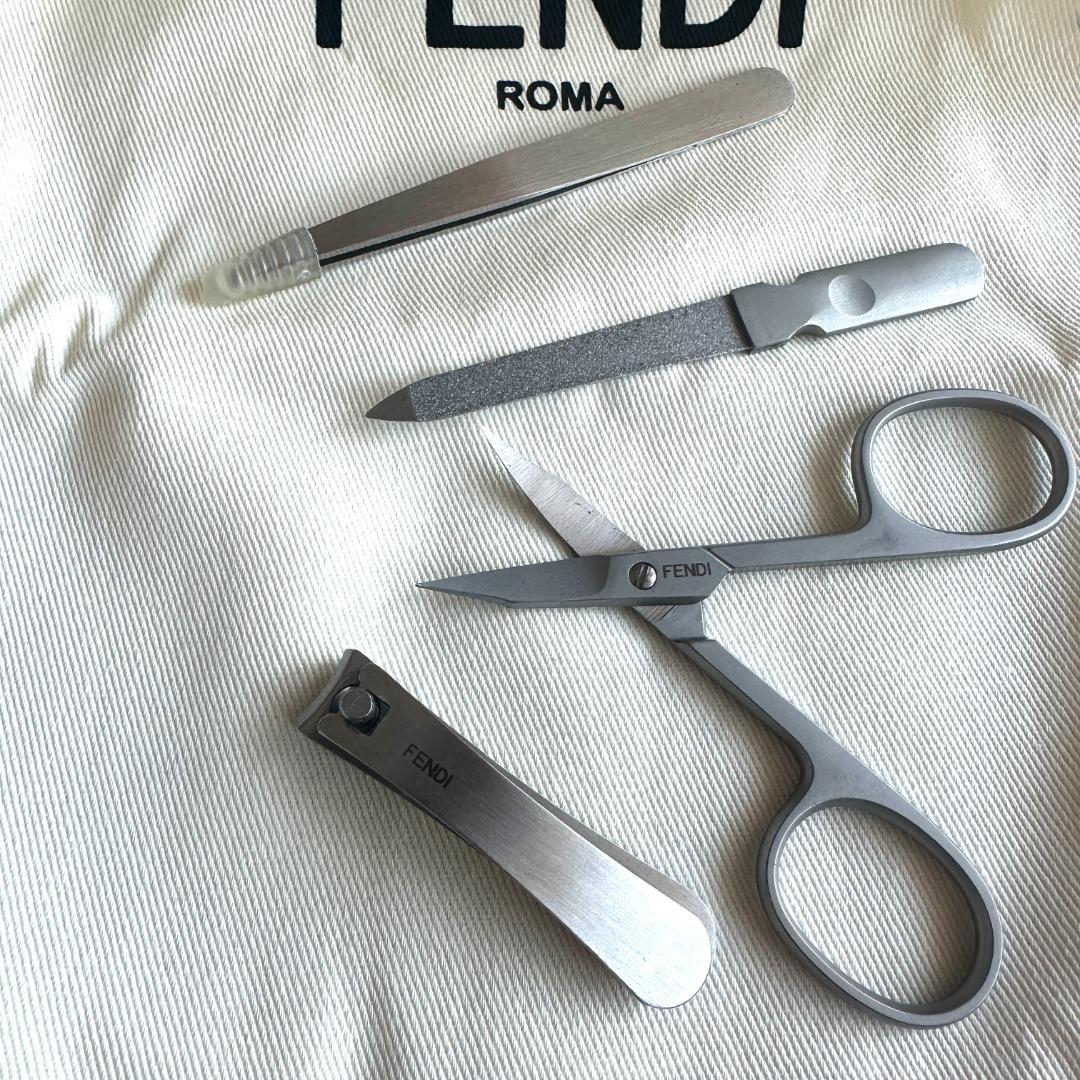 【新品未使用】FENDI フェンディ 雑貨 FFロゴ 7AS032 レザー