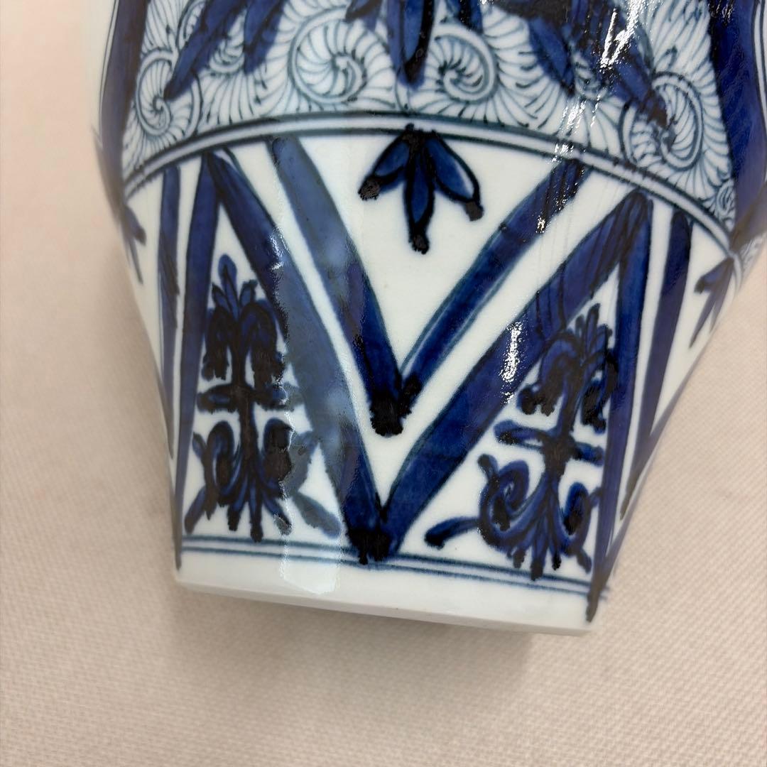 九谷焼　藍九谷　山本長左　陰刻線文　青華　葡萄/柘榴　果実紋　花瓶