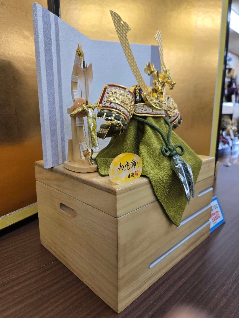 【展示品限り】五月人形　兜　鍬形　収納飾り　※閉店セール　S42