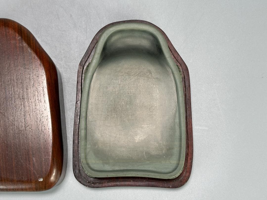 書道具　文房具　硯　緑端渓　旧蔵在銘　時代硯　唐木共箱