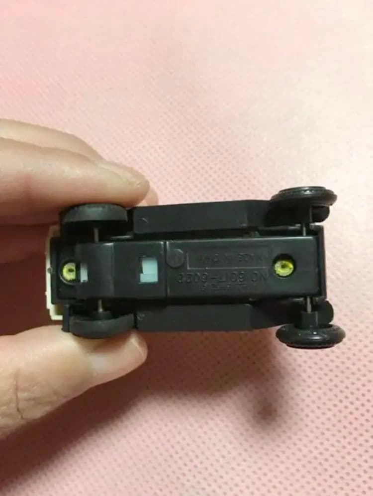 ミニカー✨黄色 海外デザイン