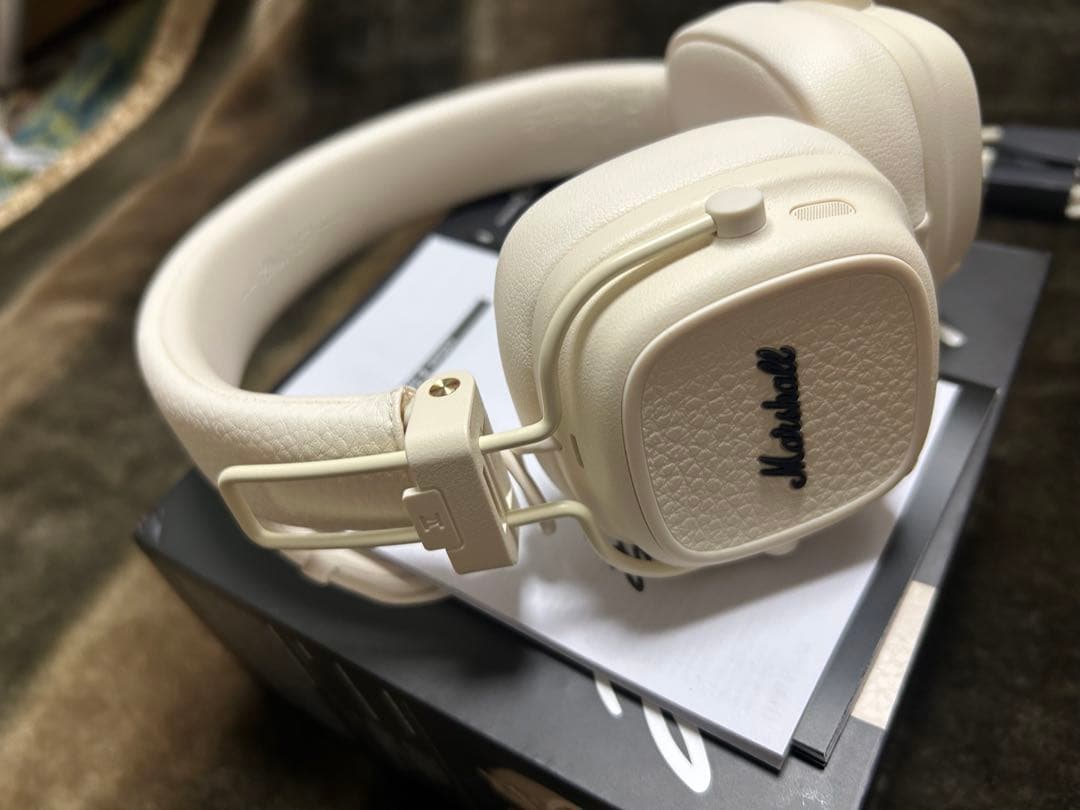 Marshall Major ５ Ⅴワイヤレスヘッドホン ホワイト