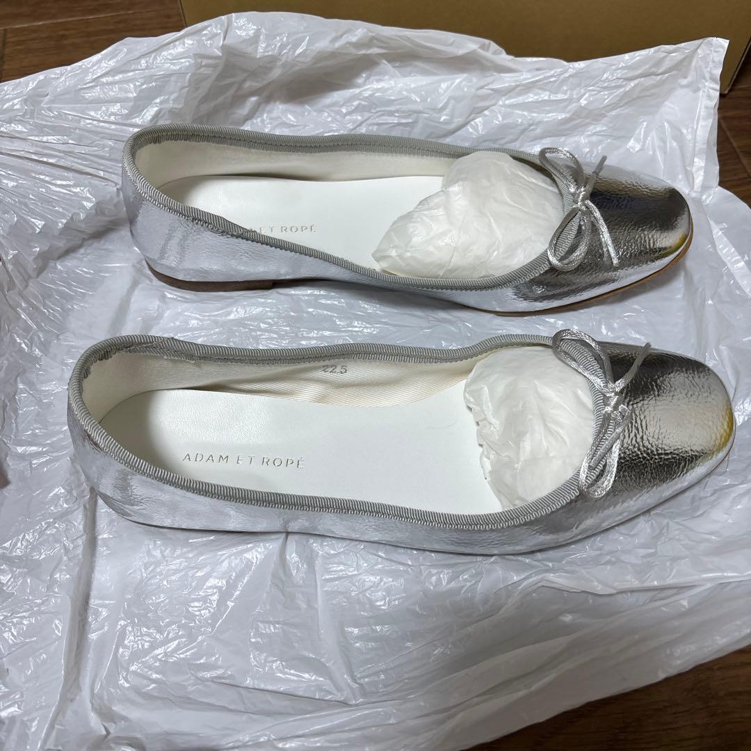 ADAM ET ROPÉ シルバー フラットシューズ 22.5cm 新品