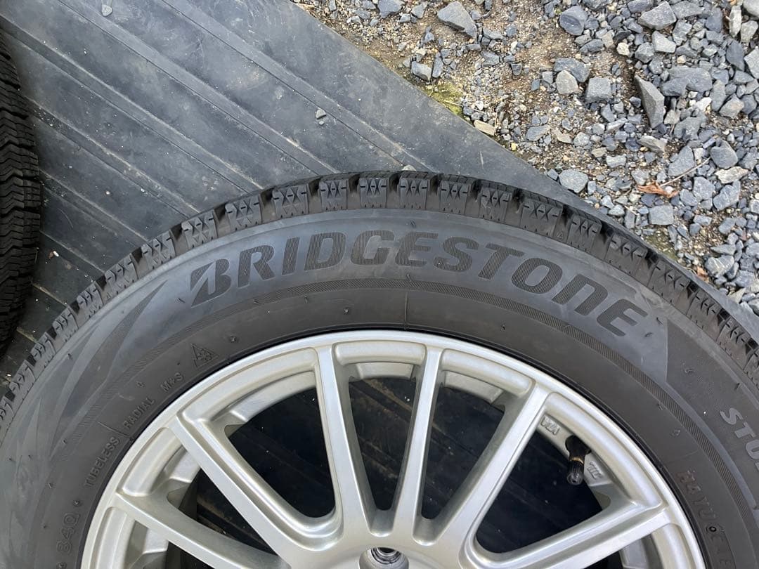 (2065) 22年製スタッドレスタイヤ社外アルミホイール付き2本②