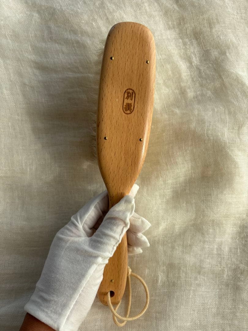 江戸屋の別撰手植えブラシ。カシミアシルクウール万能タイプ〈べっせん〉