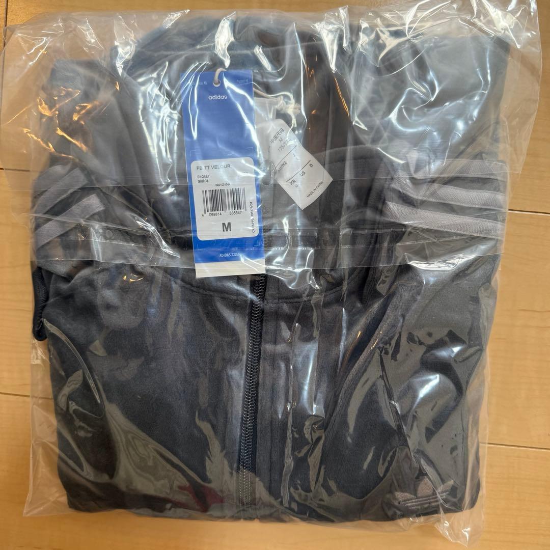 激レア【公式完売】アディダス トラックトップ ベロア　ダークグレー　M すぐ発送