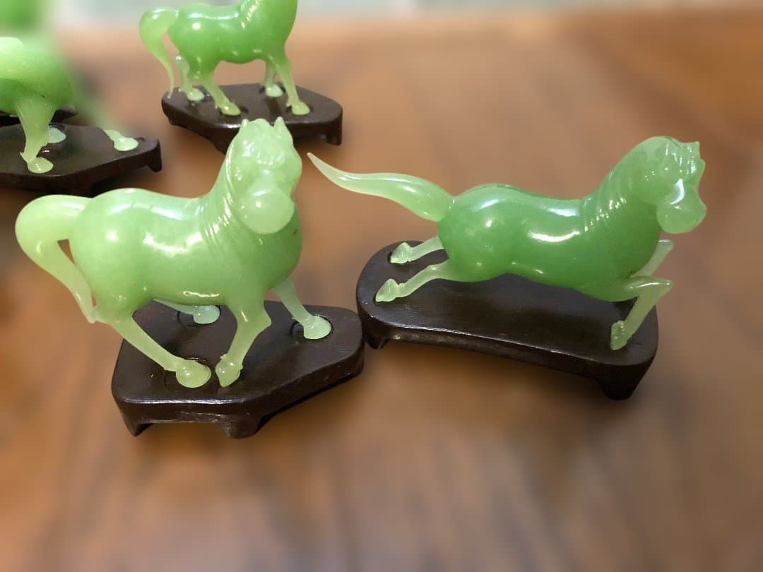 玉石，置物，彫刻，インテリア，翡翠製馬の彫刻8体セット