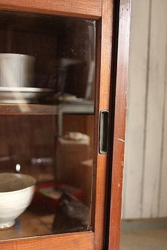 素敵な雰囲気の木枠ガラス戸棚　 食器棚　収納棚　本棚　キャビネット　古家具