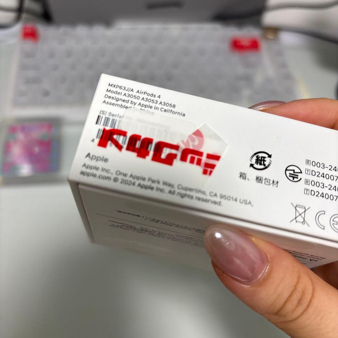 Apple AirPods 4 本体 充電ケース付き
