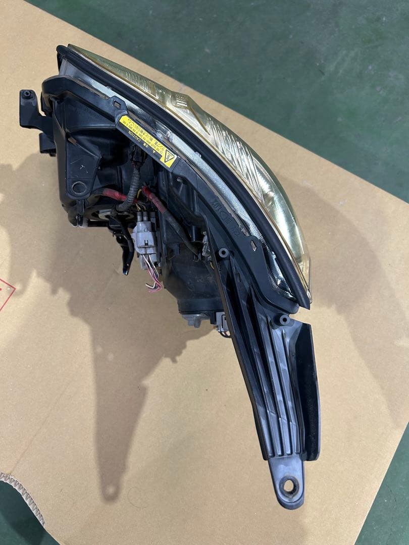 70ヴォクシー煌めき右ヘッドライト