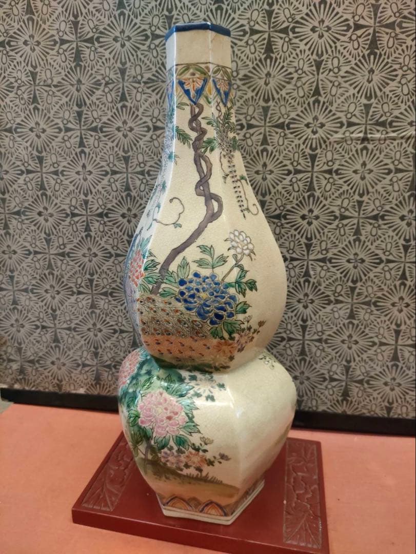 薩摩焼 沈壽官作 大花入 花に孔雀の図