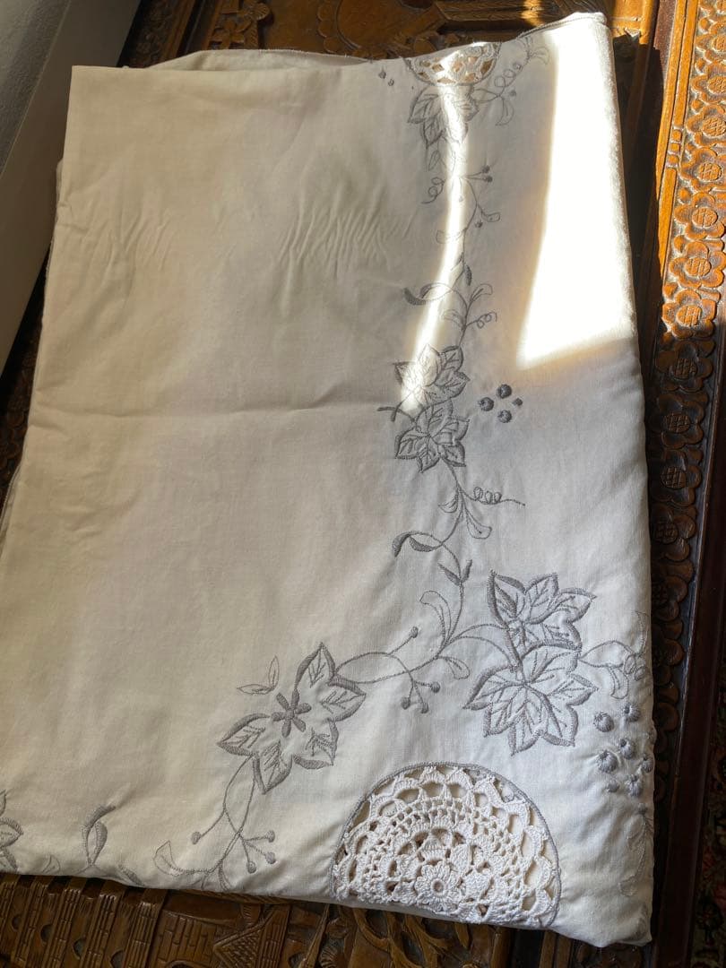 レース編み美しい ビンテージ 　テーブルクロス １８０cm×１３５cm