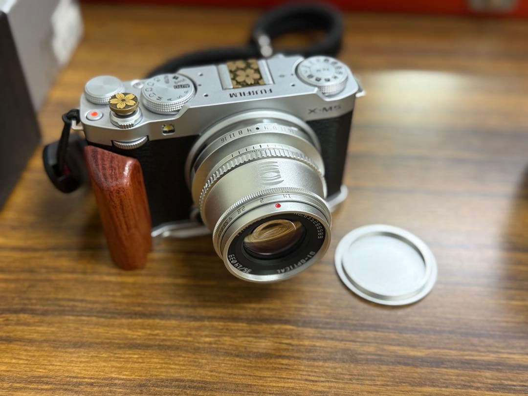 TTArtisan 35mm f/1.4 シルバー レンズ